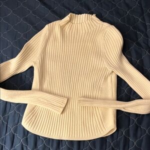Sadie & Sage Off-White Ribbed Knit Top